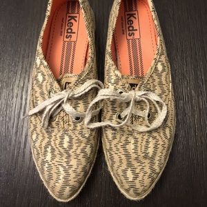 ✨Host Pick✨ Pointy Toe Keds
